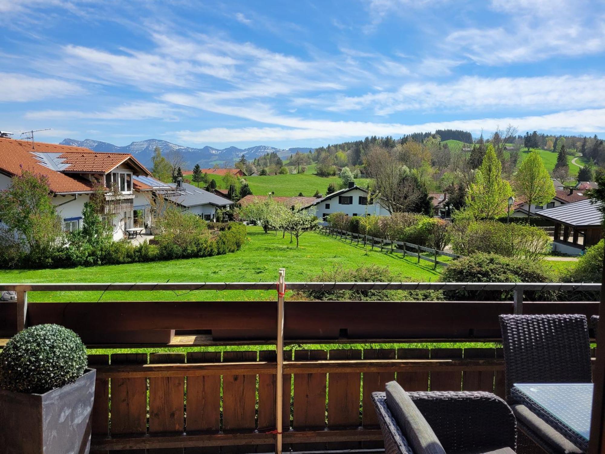 Lindners Hideaways - Bergnest Lodge - Bergblick Fewo 6 Pers Balkon Garten Hund Ski Unterkunft Luftkurort Oberreute Naehe Buchenegger Wasserfaelle Eistobel Bodensee Dış mekan fotoğraf